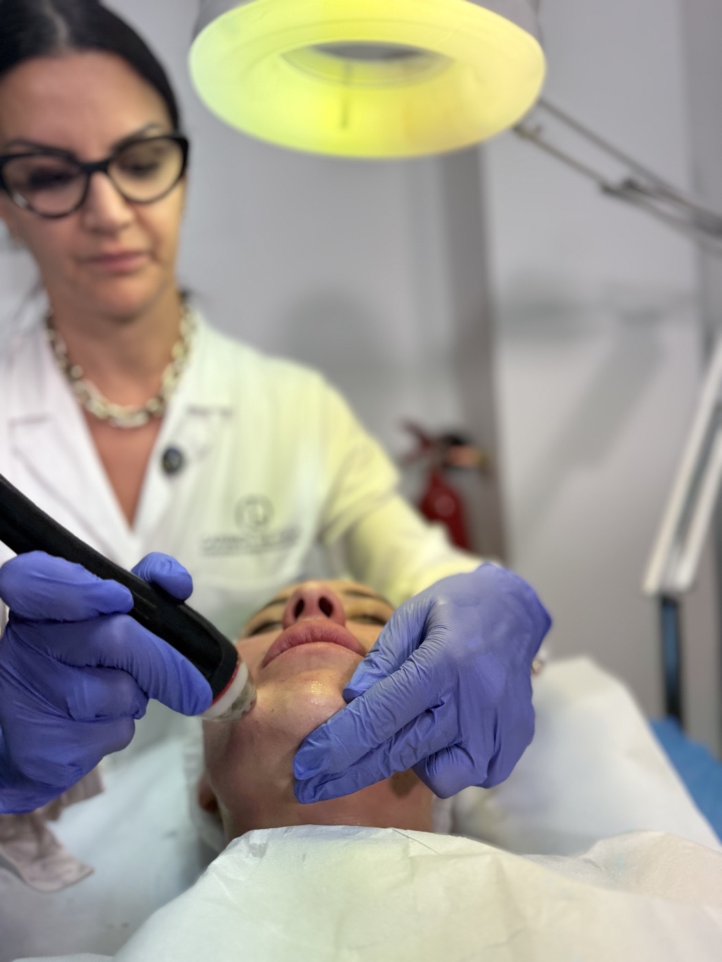 Trattamento DermaClear di idrodermoabrasione del viso eseguito dalla Dott.ssa Carmen De Luca